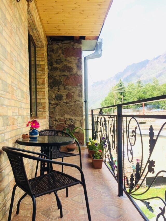 Ia'S Guest House Kasbegi Buitenkant foto
